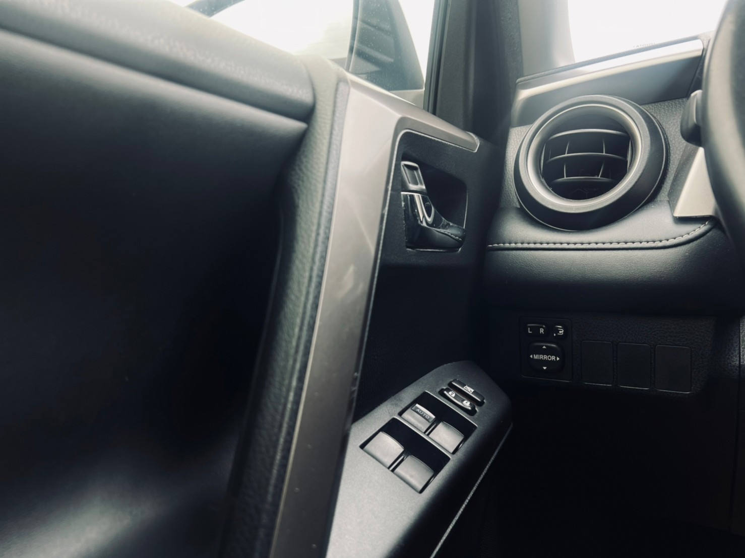 🔥 2018 4.5代 Toyota RAV4 環景/CarPlay/HUD抬頭顯示🔥72【阿龍中古車 0968-691-205】  第2張相片