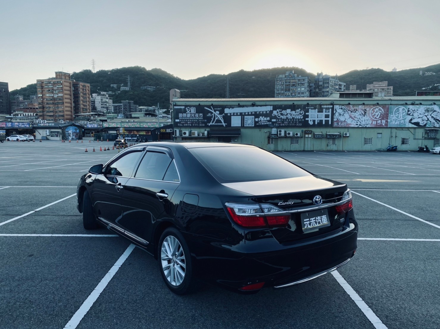 🔥2017式 Toyota 冠美麗 Camry 油電 旗艦版 ACC跟車/僅跑5萬🔥32【阿龍中古車 0968-691-205】  第3張相片