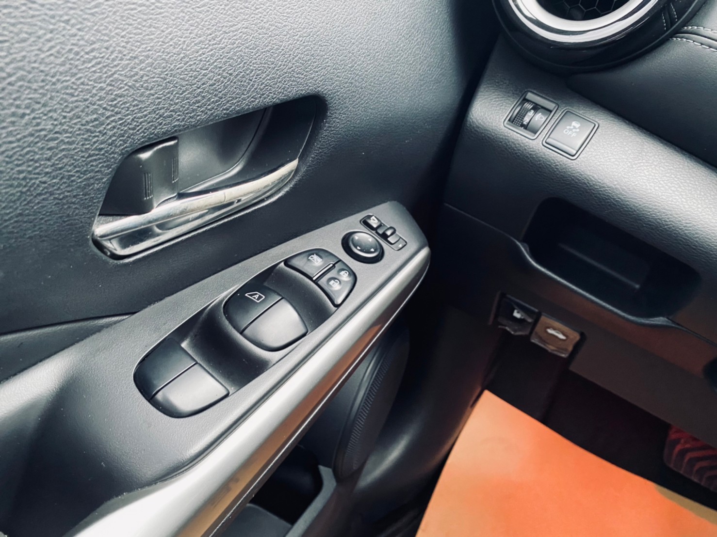 🔥 2019式 NISSAN Kicks CarPlay/無線充電座/抬頭顯示器🔥112【阿龍中古車 0968-691-205】  第4張相片