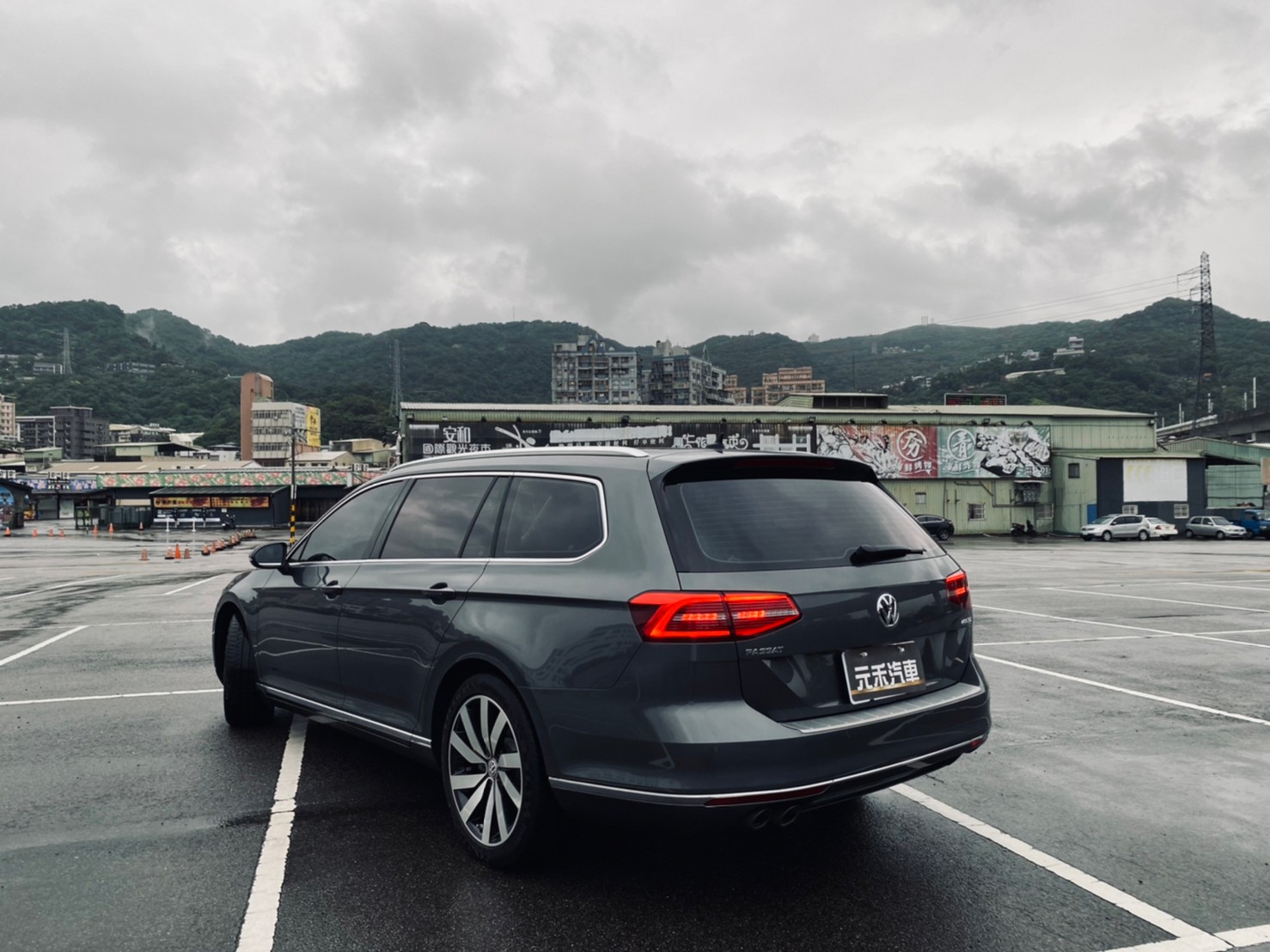 🔥2017 VW 帕薩特 Passat Variant  400TDI HL 柴油旅行款/雙前冷熱椅/CarPlay/數位儀表/無線充電座/實跑8萬🔥96【阿龍中古車 0968-691-205】  第2張相片