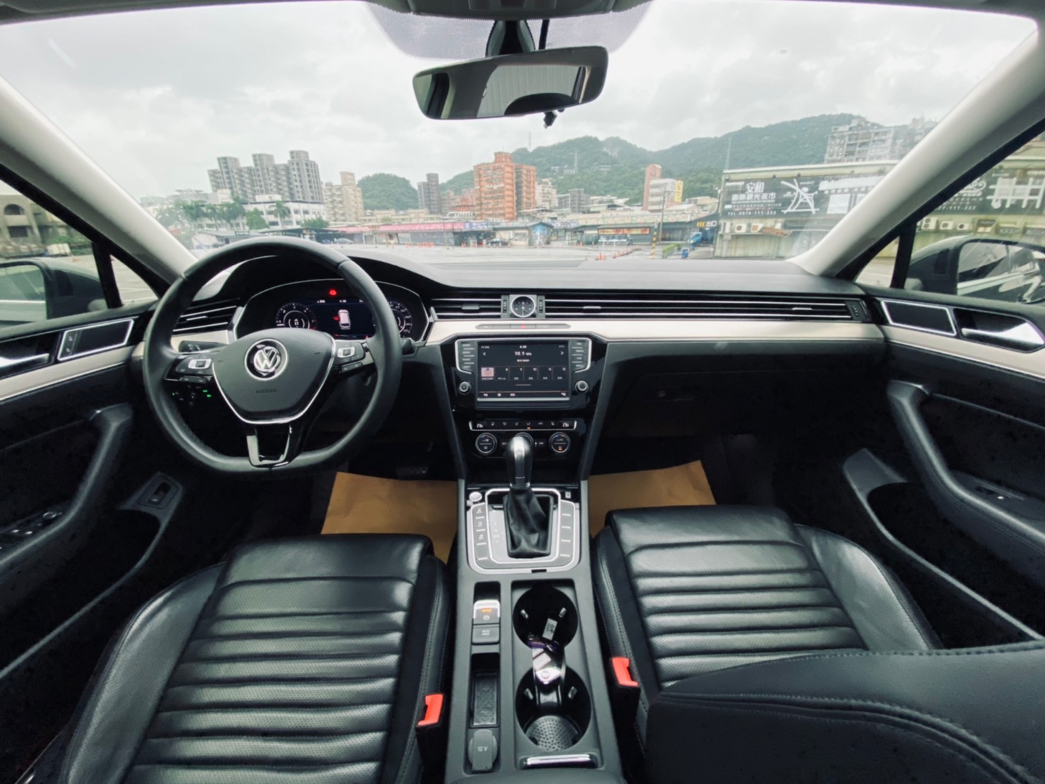 🔥2017 VW 帕薩特 Passat Variant  400TDI HL 柴油旅行款/雙前冷熱椅/CarPlay/數位儀表/無線充電座/實跑8萬🔥96【阿龍中古車 0968-691-205】  第3張相片