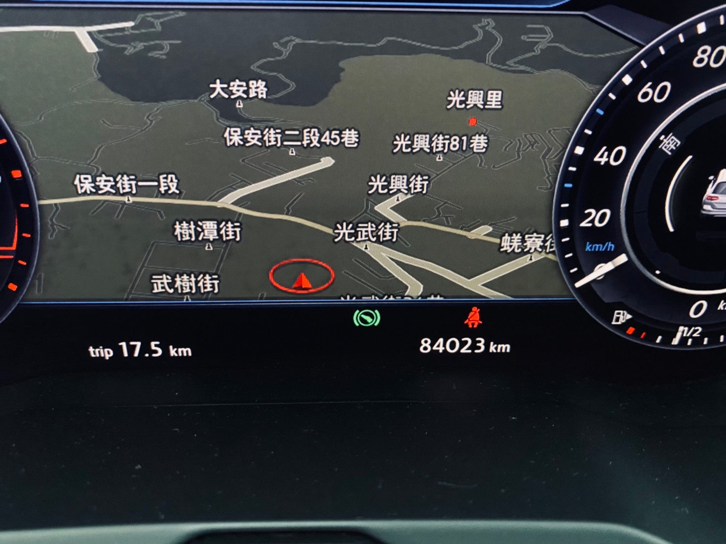 🔥2017 VW 帕薩特 Passat Variant  400TDI HL 柴油旅行款/雙前冷熱椅/CarPlay/數位儀表/無線充電座/實跑8萬🔥96【阿龍中古車 0968-691-205】  第8張相片