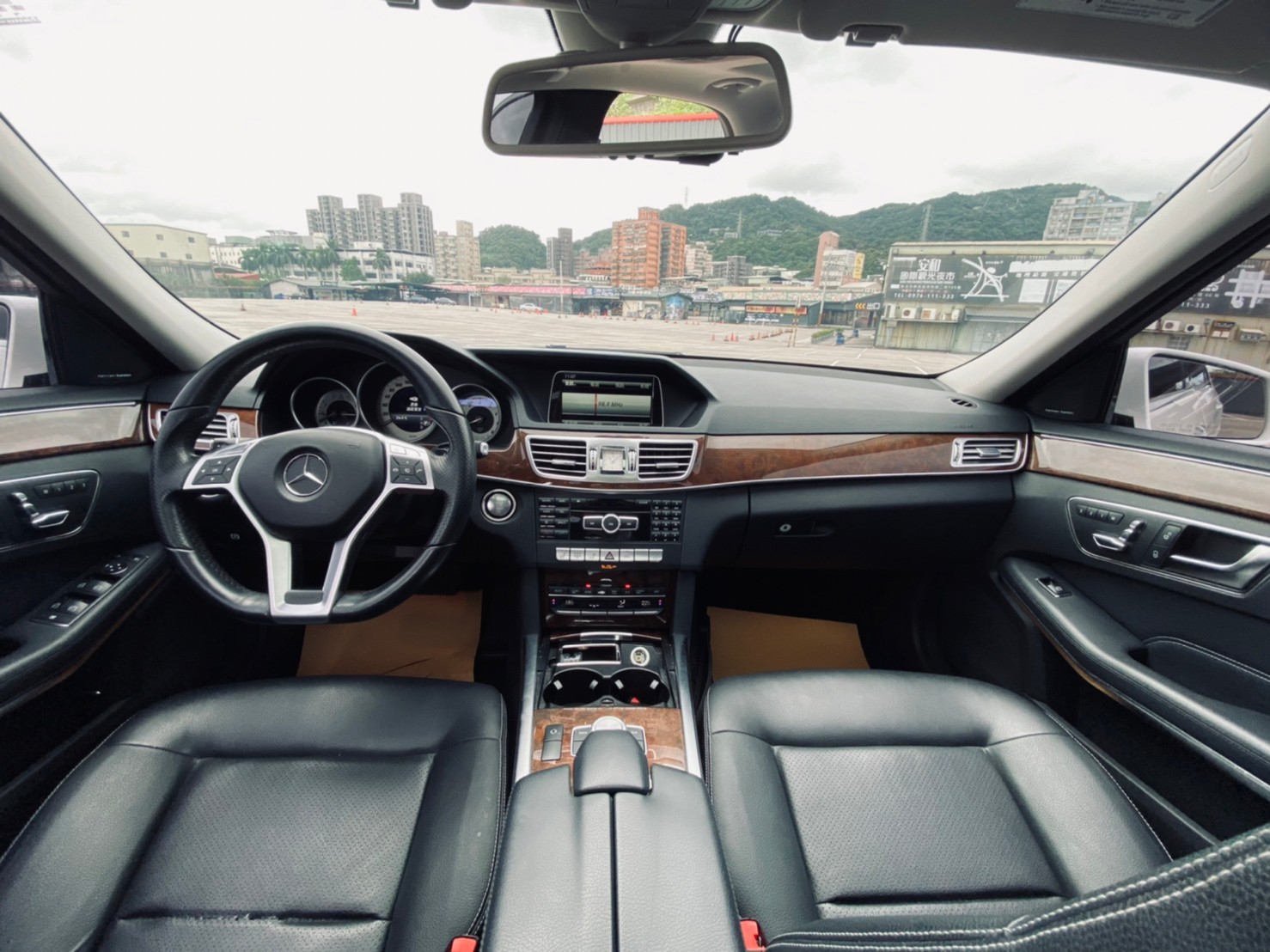 🔥 2014式 小改款 BENZ E350 AMG 全景天窗/雙電熱椅/實跑10萬🔥5【阿龍中古車 0968-691-205】  第3張相片