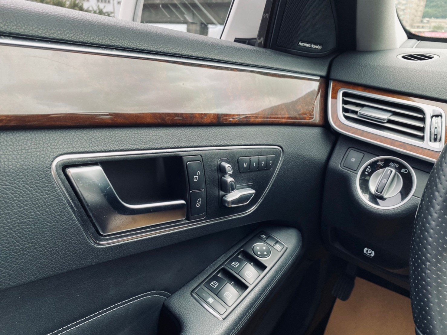 🔥 2014式 小改款 BENZ E350 AMG 全景天窗/雙電熱椅/實跑10萬🔥5【阿龍中古車 0968-691-205】  第5張相片
