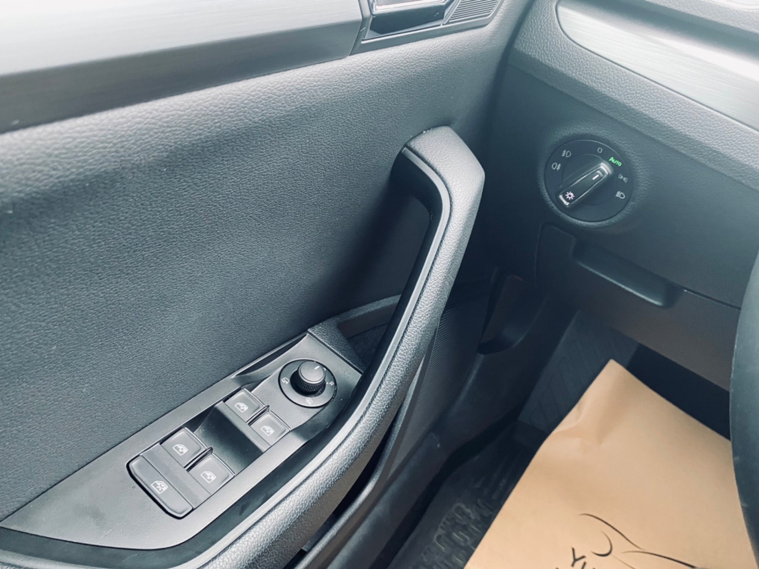 🔥 2018式 SKODA Superb 雙電動椅/電尾門/CarPlay 🔥173【阿龍中古車 0968-691-205】  第4張相片
