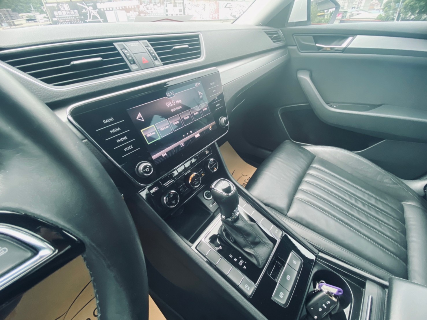 🔥 2018式 SKODA Superb 雙電動椅/電尾門/CarPlay 🔥173【阿龍中古車 0968-691-205】  第5張相片