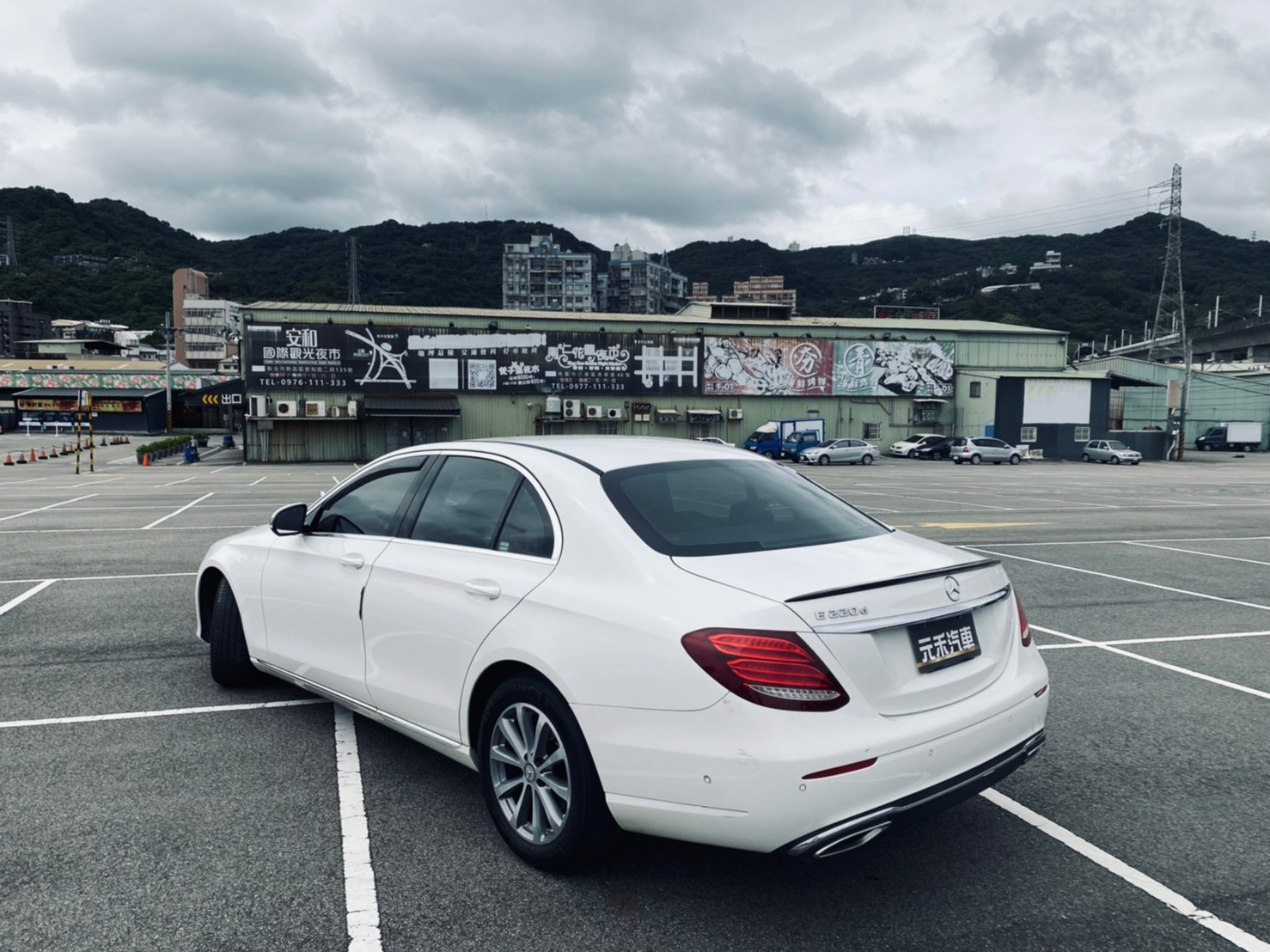 🔥 2017式 BENZ 賓士 E220d Avantgarde 盲點/環艙氣氛燈🔥53【阿龍中古車 0968-691-205】  第9張相片