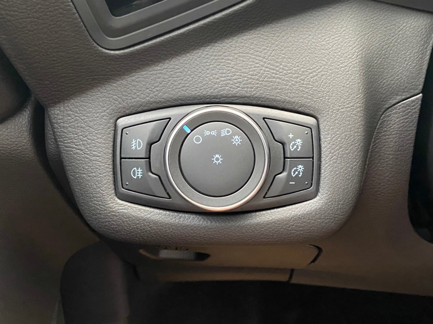 🔥2018式 FORD Kuga 245旗艦型 ACC跟車/全景天窗/跑6萬🔥174【阿龍中古車 0968-691-205】  第4張相片