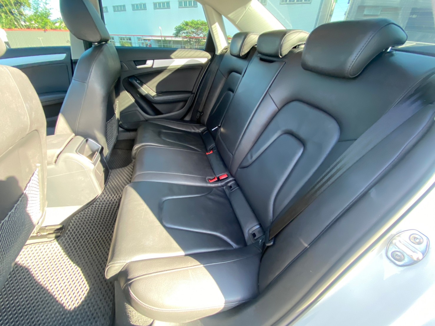 🔥2015 AUDI A4 25TFSI Urban 雙前電動椅/僅跑6萬🔥189【阿龍中古車 0968-691-205】  第2張相片