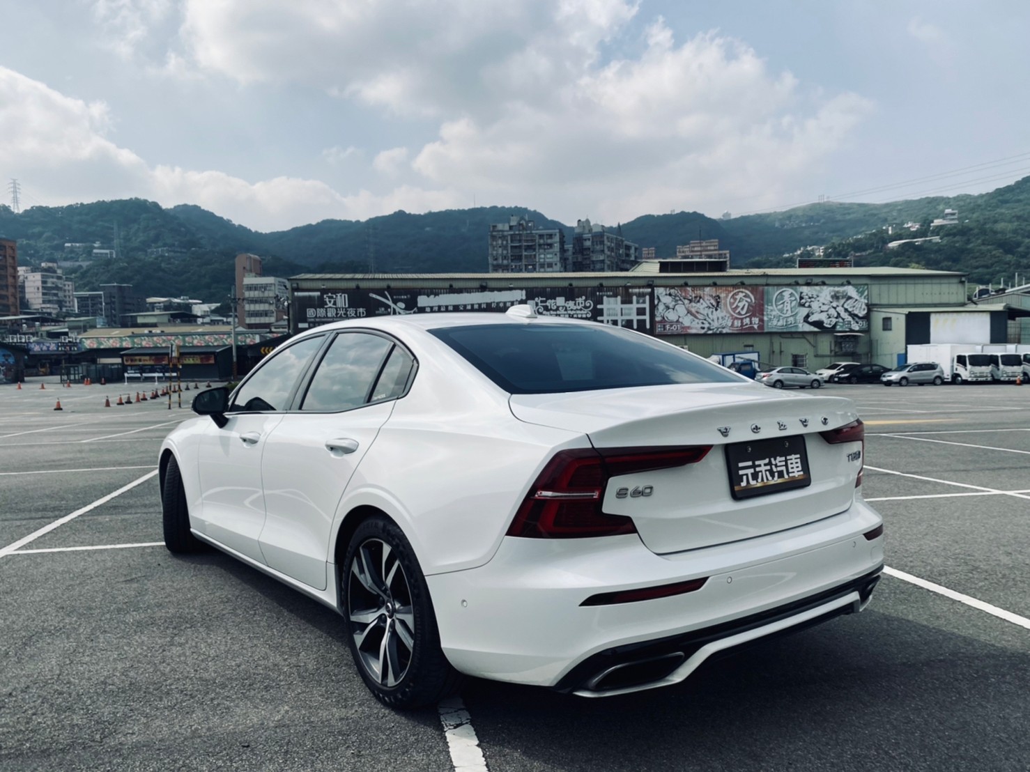 🔥2020 VOLVO S60 T5 R-Design 四驅/ACC/環景/自動停車/原廠保固🔥131【阿龍中古車 0968-691-205】  第2張相片