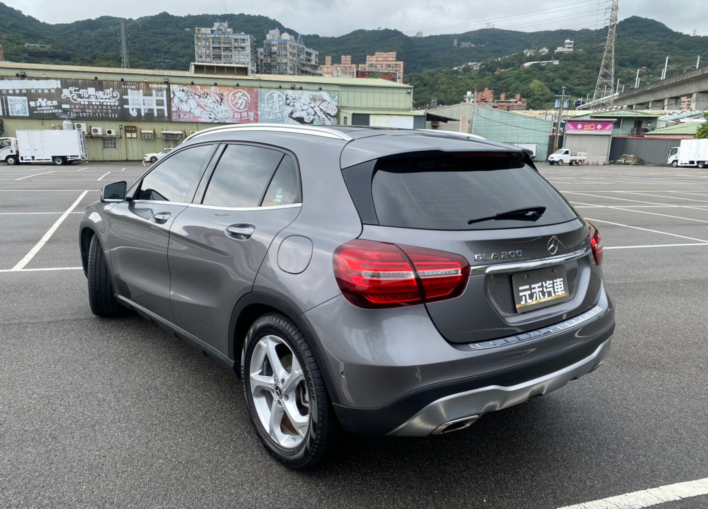🔥 2018 BENZ GLA GLA200 天窗/電尾門/自動停車/跑七萬🔥7【阿龍中古車 0968-691-205】  第2張相片