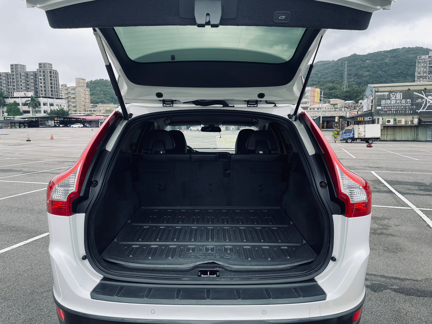 🔥2011 XC60 D5豪華版 4WD四輪驅動/居家坦克🔥25【阿龍中古車 0968-691-205】  第2張相片