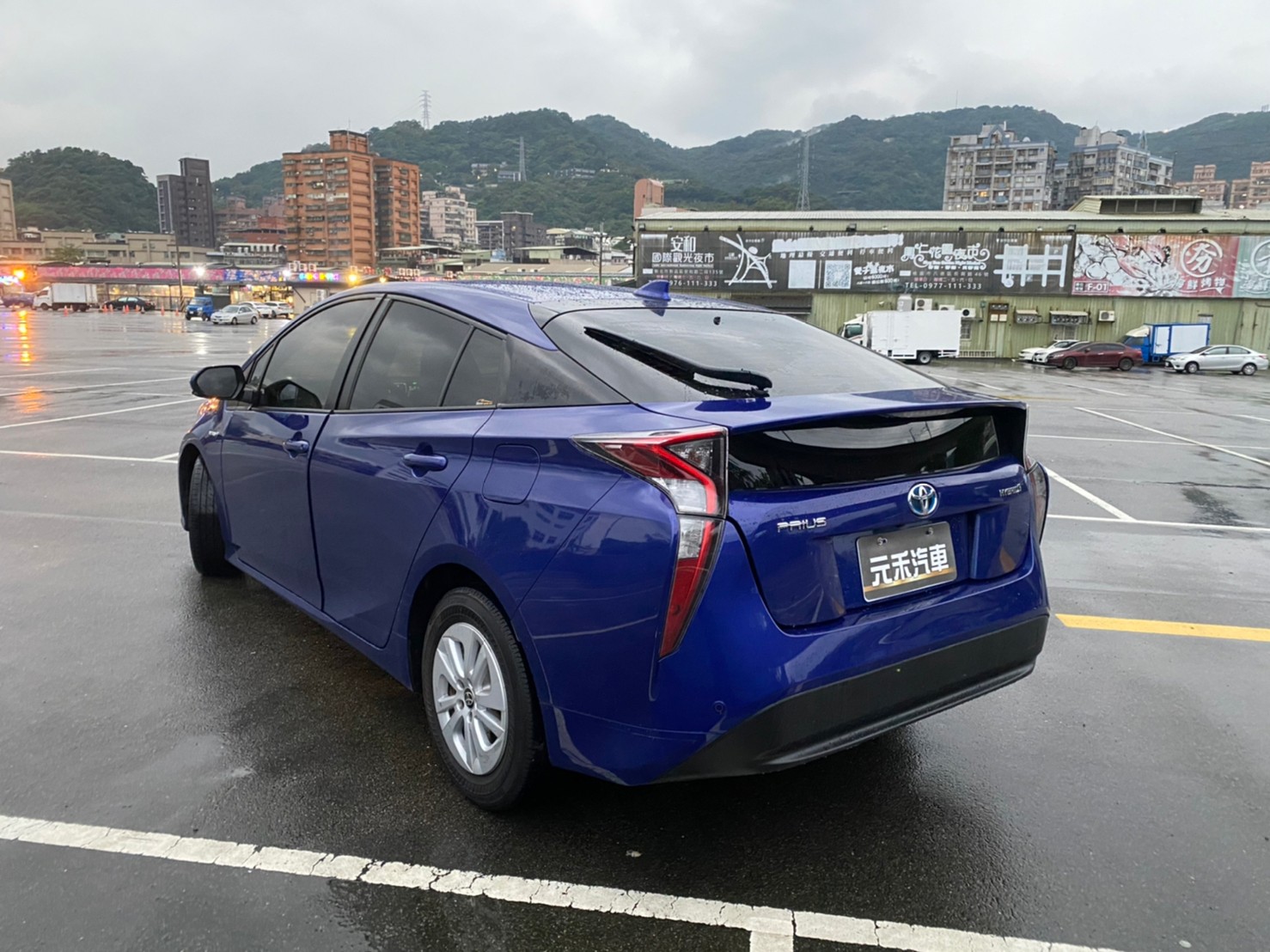 🔥2017式 TOYOTA 油電 Prius ACC跟車/HUD抬顯/跑6萬🔥118【阿龍中古車 0968-691-205】  第2張相片