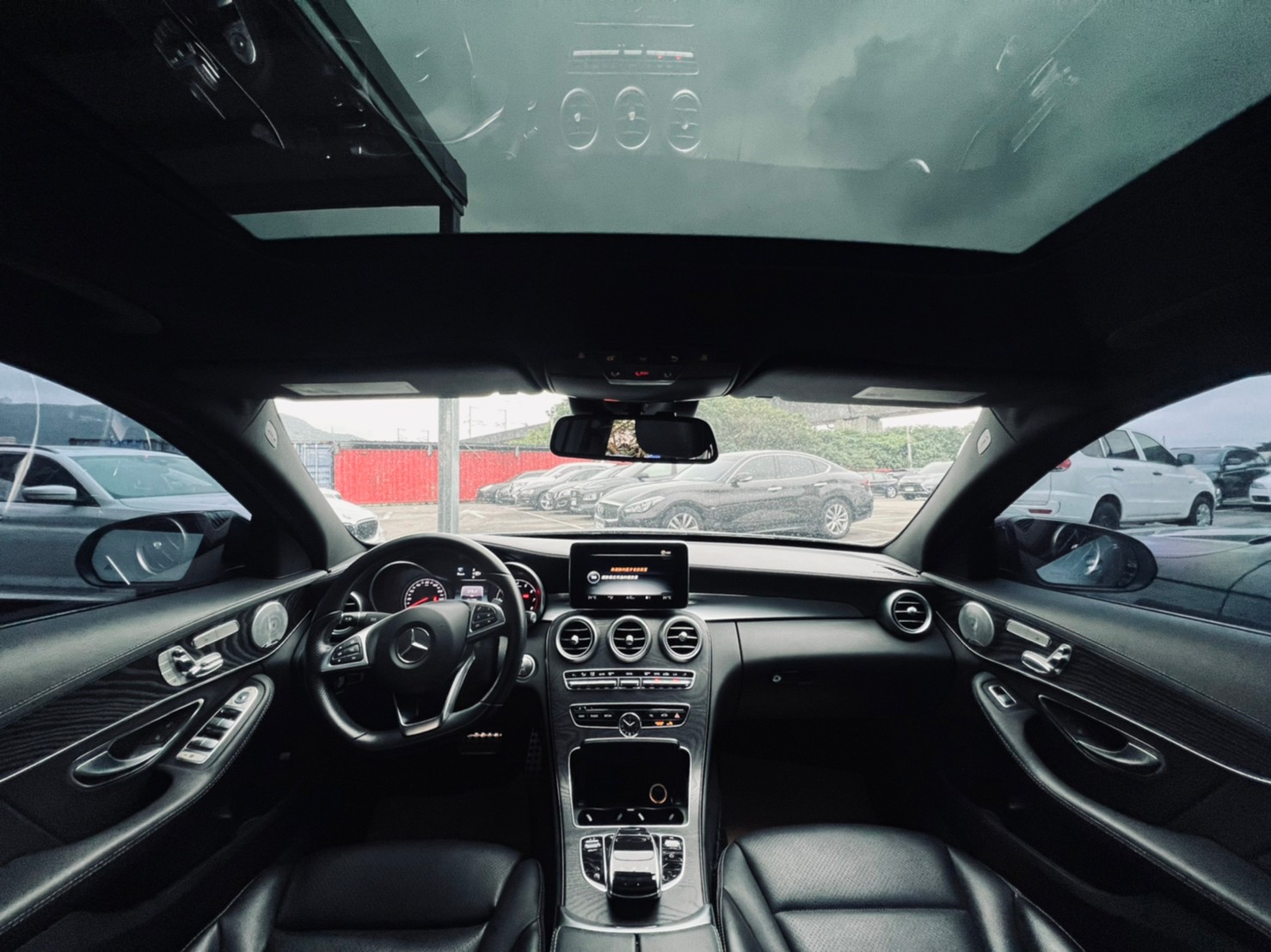 🔥2015 W205 C300 AMG 柏林/黑岑木/電熱椅/天窗🔥88【阿龍中古車 0968-691-205】  第2張相片