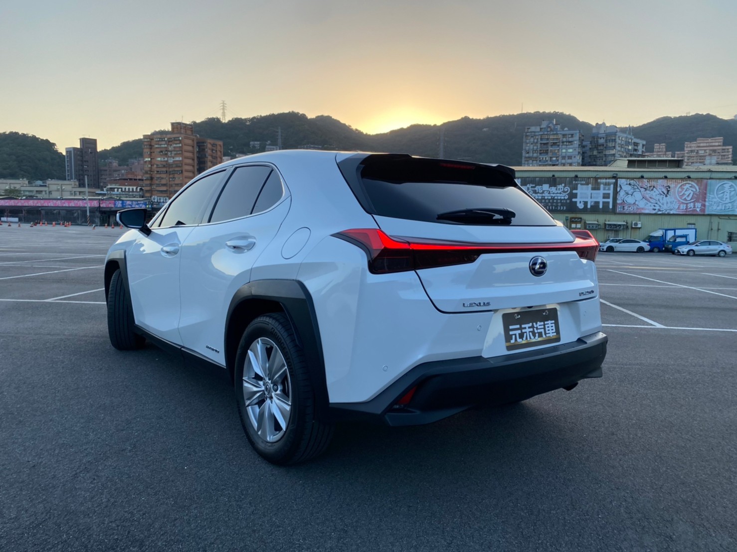 🔥2019 LEXUS UX UX250h 油電豪華版 跟車/電熱椅/環景🔥37【阿龍中古車 0968-691-205】  第9張相片