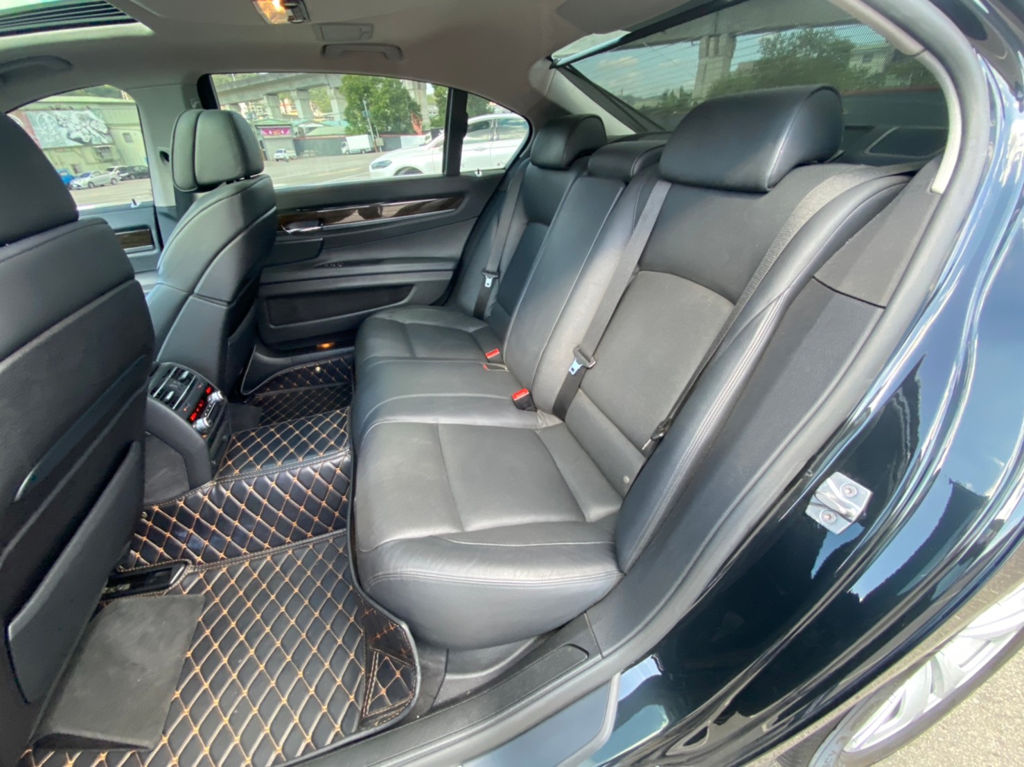 🔥2012 BMW 740Li 領航版/ACC跟車/HUD抬顯/總裁坐駕🔥169【阿龍中古車 0968-691-205】  第2張相片