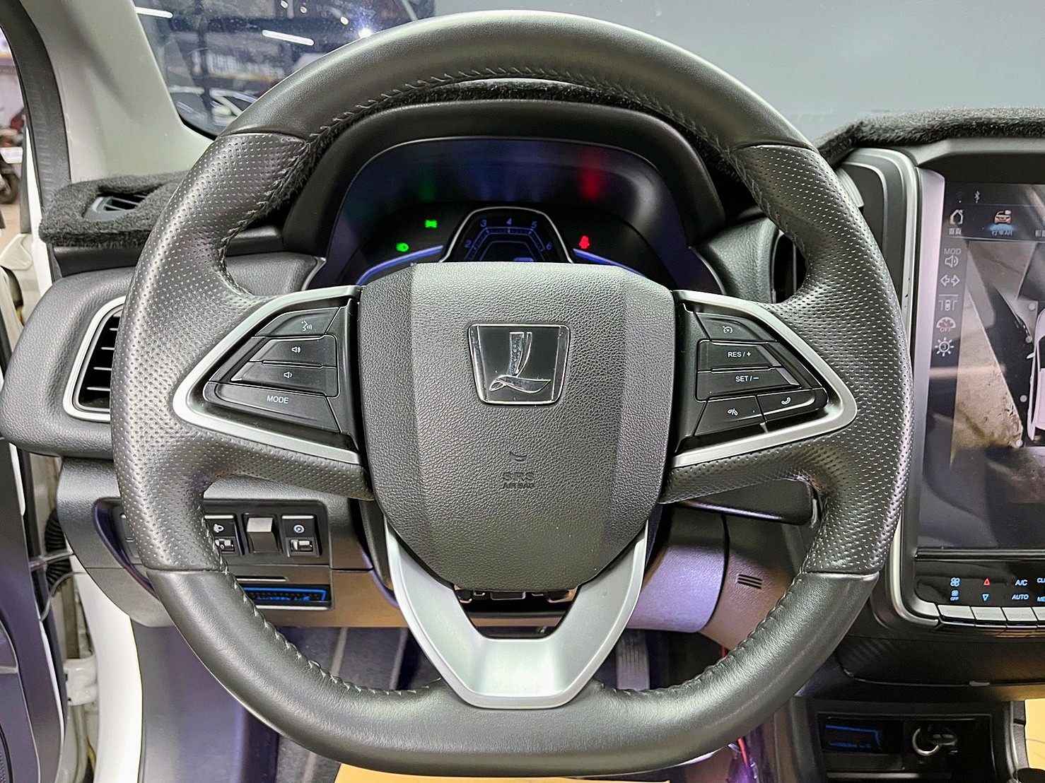 🔥2018 LUXGEN U5 AR環景版/抬顯/閥門排氣管/前後大包🔥35【阿龍中古車 0968-691-205】  第4張相片