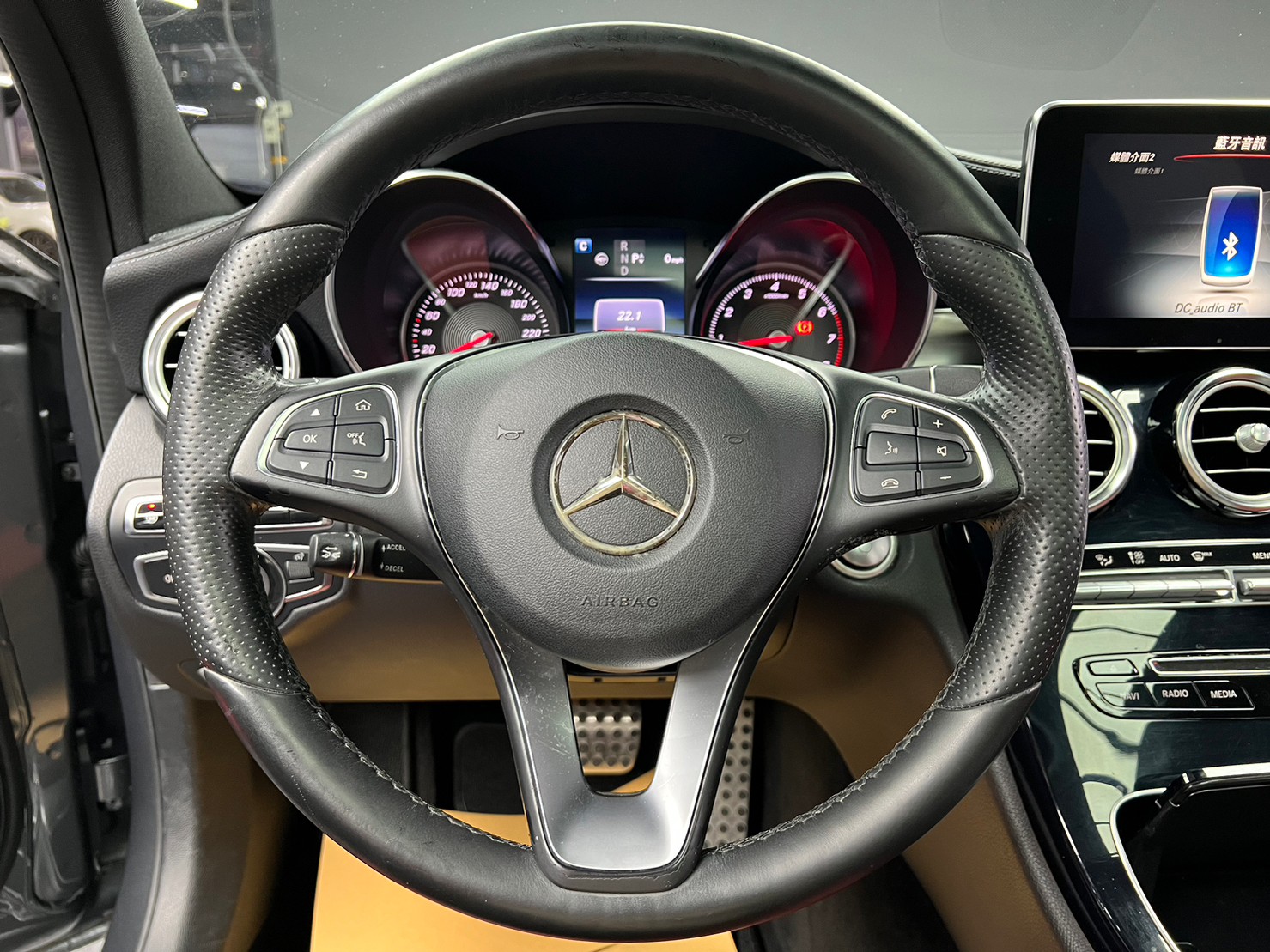🔥2017式 BENZ C300 AMG 23P 自動跟車 /環景/紅內🔥216【阿龍中古車 0968-691-205】  第4張相片