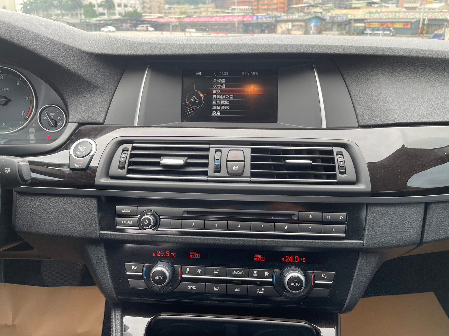 🔥2015 F10 BMW 520d 環景/電尾門/僅跑六萬🔥185【阿龍中古車 0968-691-205】  第4張相片