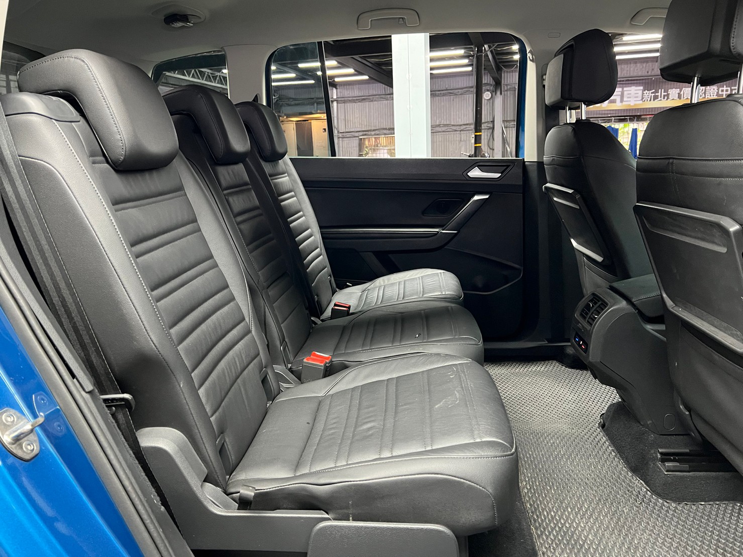 🔥2018式 VW Touran 土狼 實惠廂型七人座/跑7萬🔥29【阿龍中古車 0968-691-205】  第2張相片