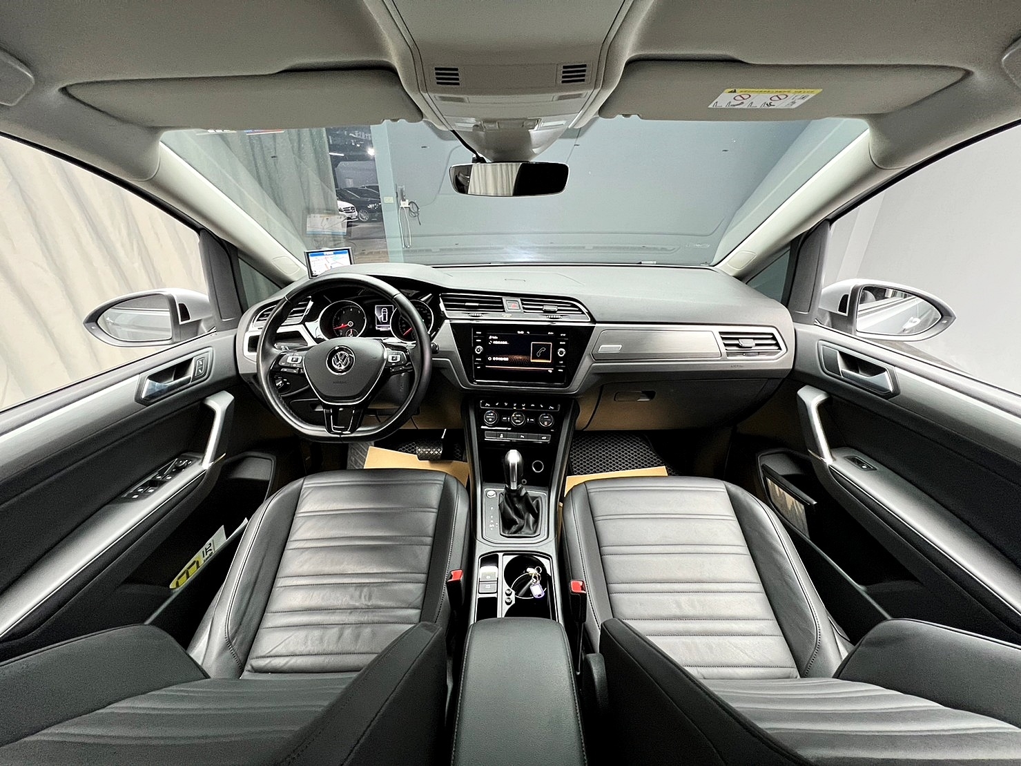 🔥2019 VW 土狼 Touran 廂型 七座 /ACC主動跟車/電尾門🔥28【阿龍中古車 0968-691-205】  第3張相片