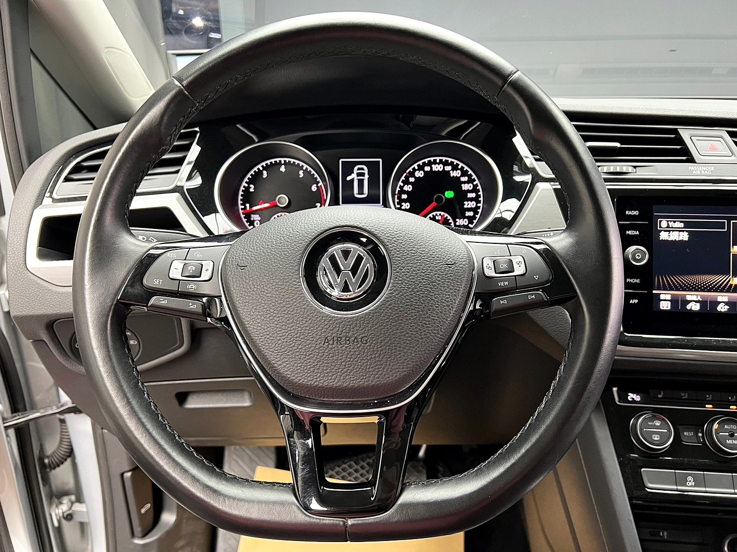 🔥2019 VW 土狼 Touran 廂型 七座 /ACC主動跟車/電尾門🔥28【阿龍中古車 0968-691-205】  第4張相片