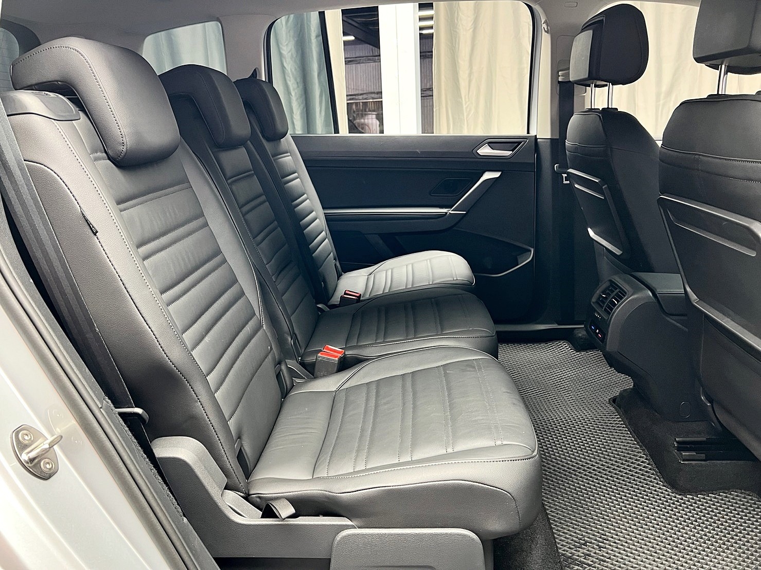 🔥2019 VW 土狼 Touran 廂型 七座 /ACC主動跟車/電尾門🔥28【阿龍中古車 0968-691-205】  第8張相片