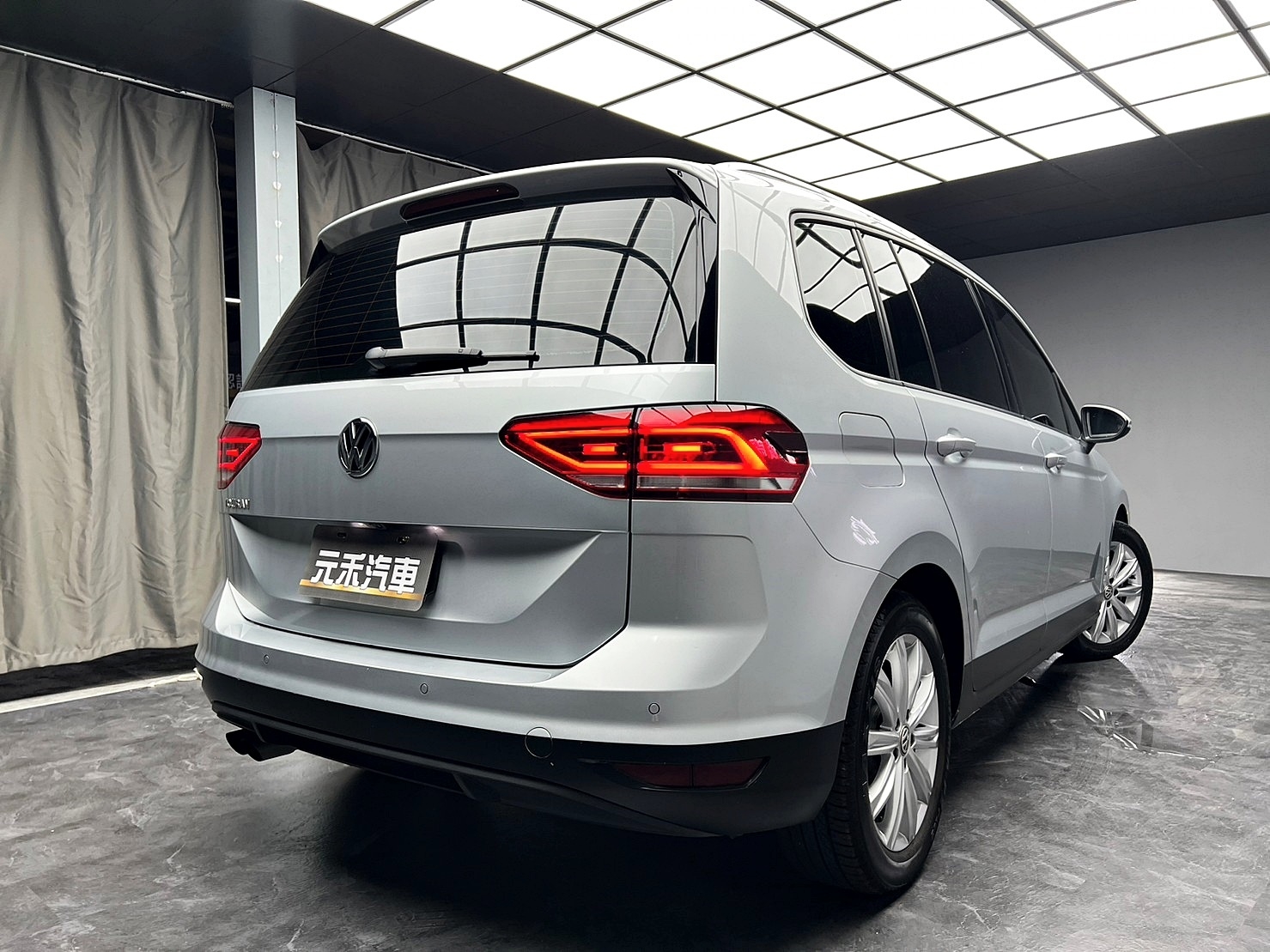 🔥2019 VW 土狼 Touran 廂型 七座 /ACC主動跟車/電尾門🔥28【阿龍中古車 0968-691-205】  第9張相片
