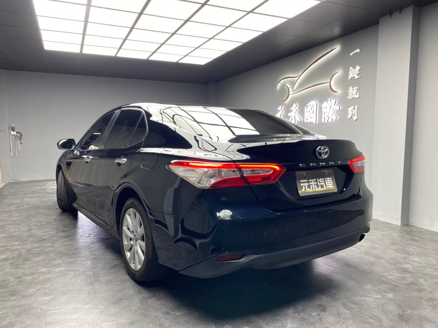 🔥2019 TOYOTA 新款 Camry ACC主動跟車/僅跑2萬水車🔥【112阿龍中古車 0968-691-205】  第2張相片