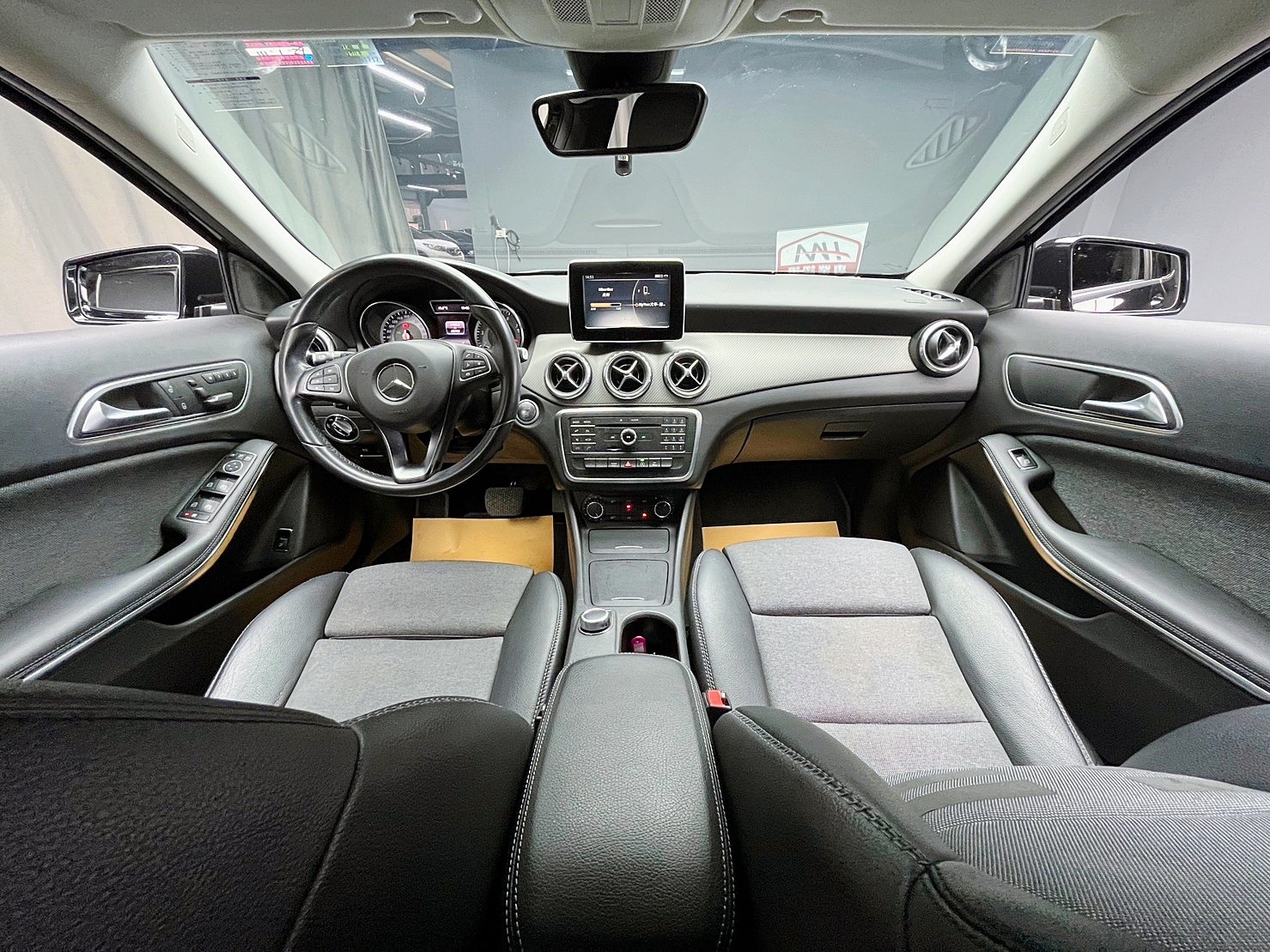 🔥2016式 X156 BENZ GLA GLA180 進口小掀背超值特惠價🔥117【阿龍中古車 0968-691-205】  第4張相片