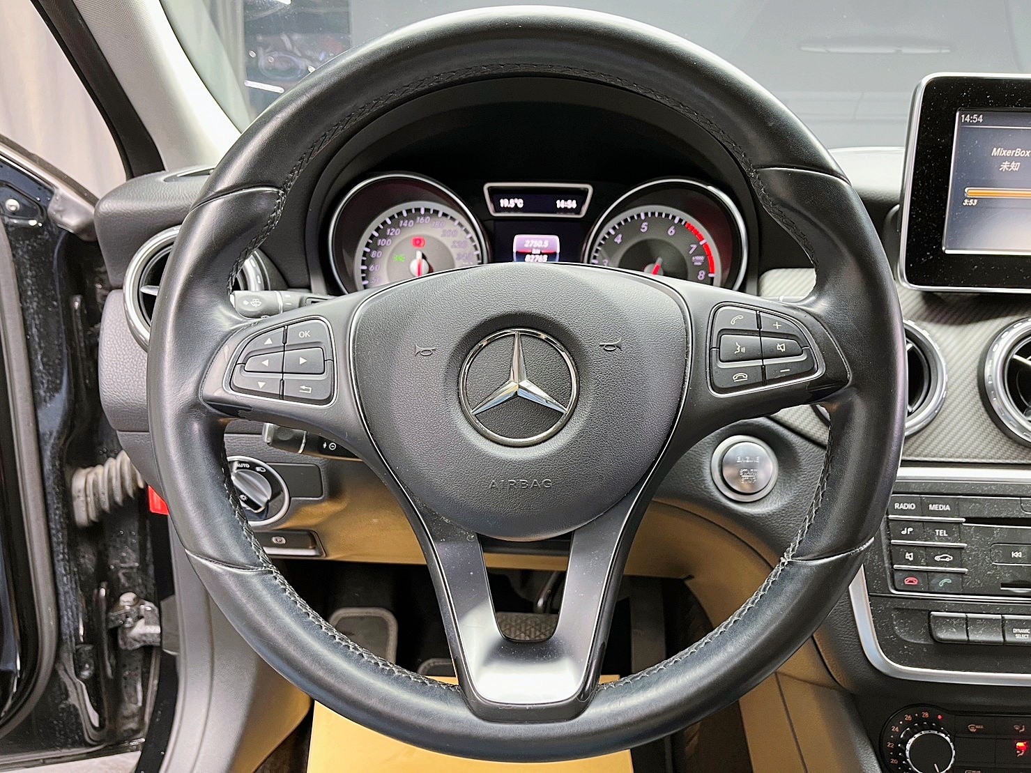 🔥2016式 X156 BENZ GLA GLA180 進口小掀背超值特惠價🔥117【阿龍中古車 0968-691-205】  第5張相片