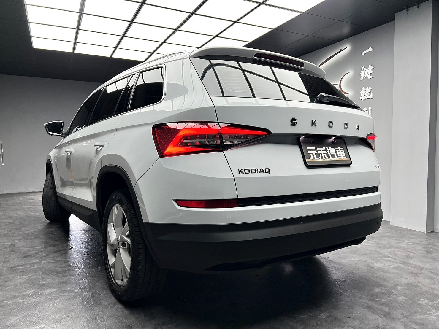 🔥2020式 SKODA kodiaq 4x4尊榮版 四驅 七座 新車保固🔥(182)【阿龍中古車 0968-691-205】  第3張相片