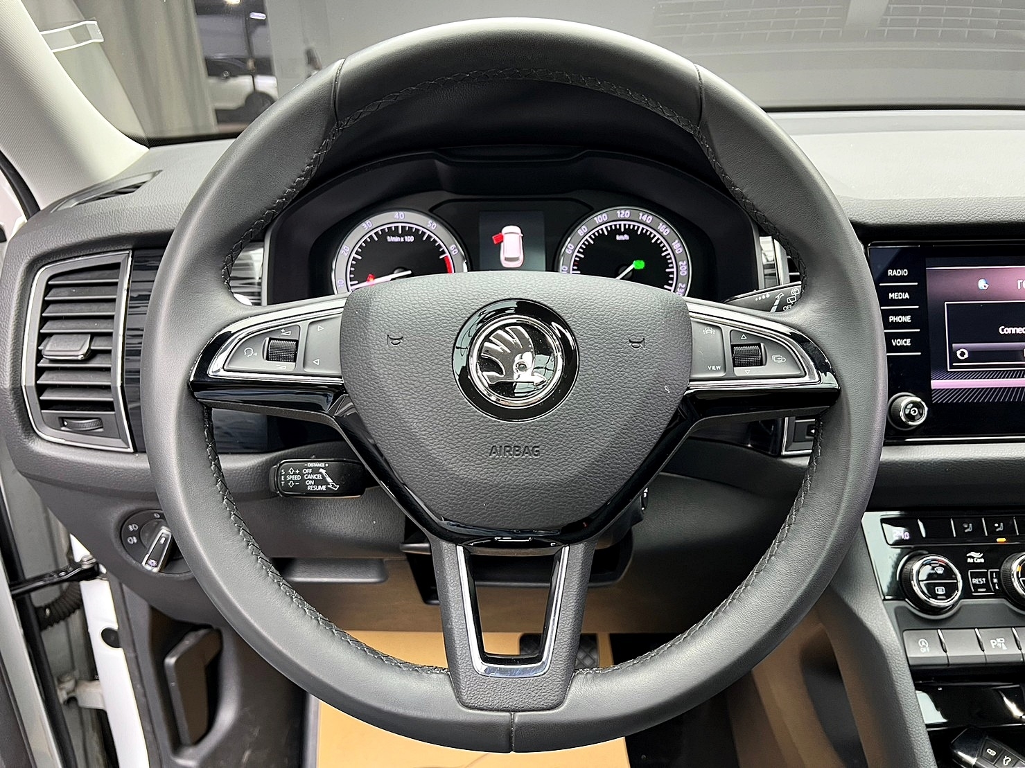 🔥2020式 SKODA kodiaq 4x4尊榮版 四驅 七座 新車保固🔥(182)【阿龍中古車 0968-691-205】  第8張相片
