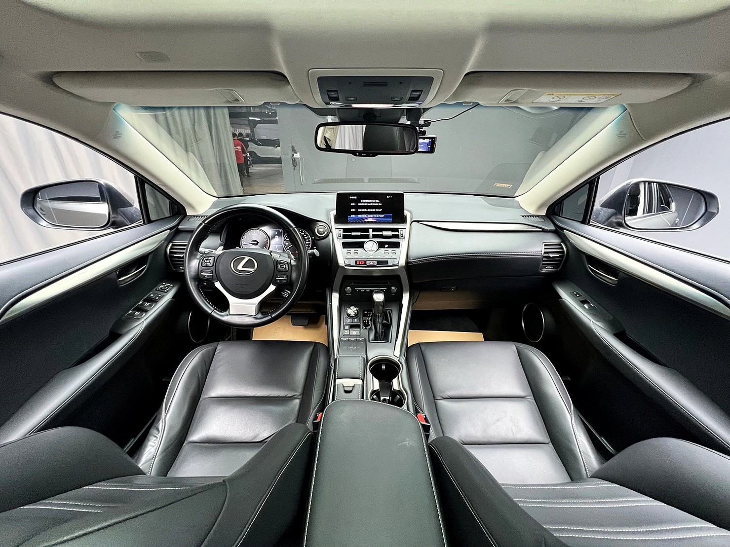 🔥2018式 LEXUS NX NX200 豪華版 ACC跟車/雙電熱椅/電尾門🔥(186)【阿龍中古車 0968-691-205】  第3張相片