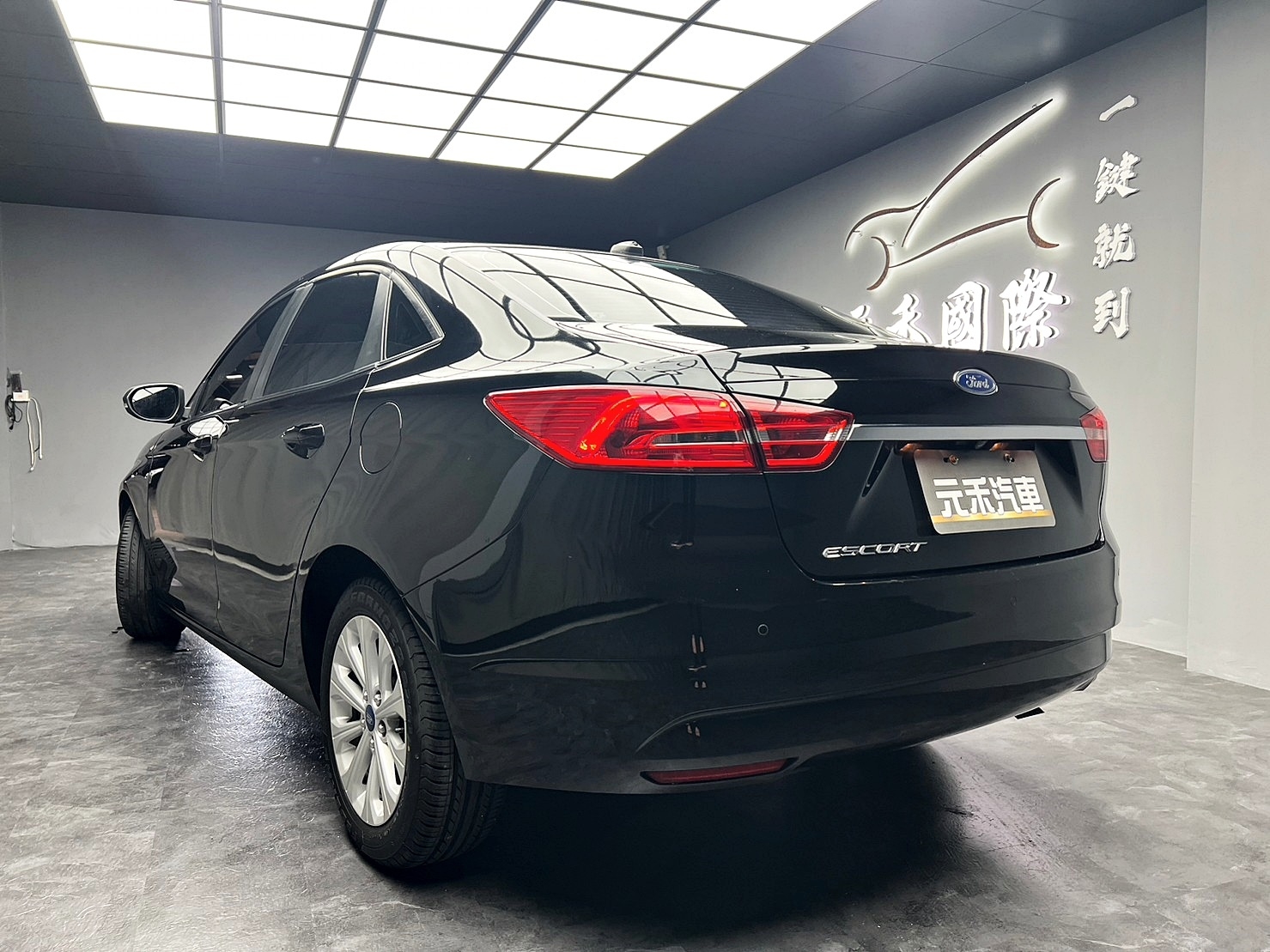 🔥2019 FORD Escort 時尚型 經濟實惠國產房車🔥(177)【阿龍中古車 0968-691-205】  第5張相片