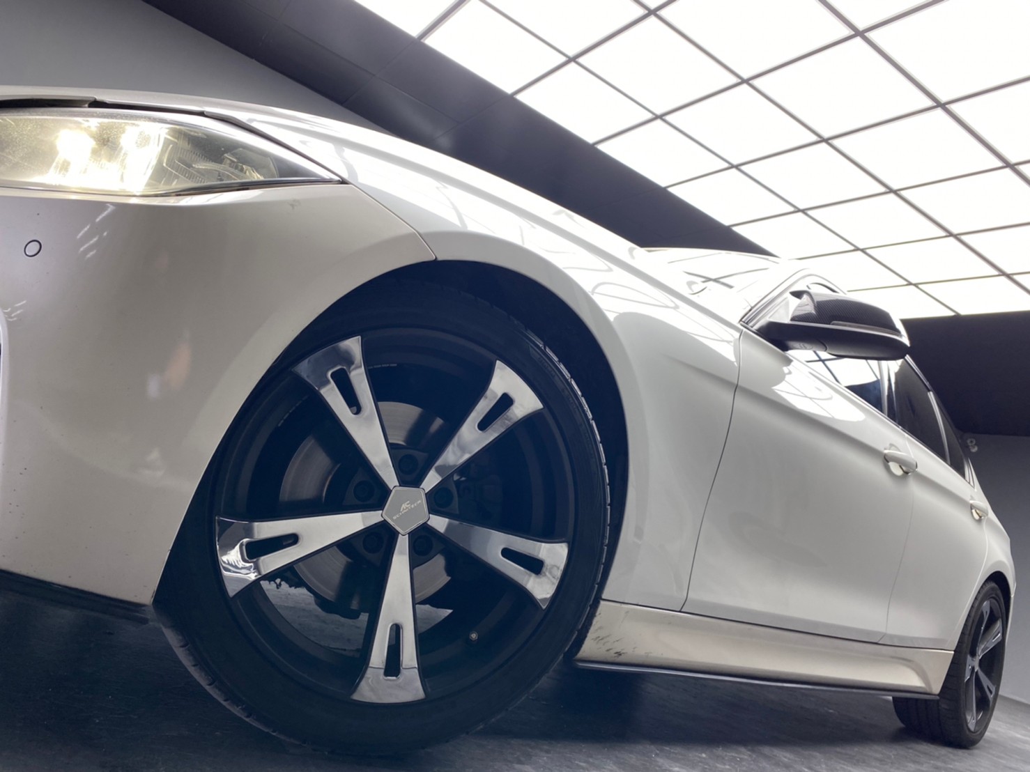 🔥2013 F30 BMW 328i 升級AC五爪鋁圈/MP空力套件/原廠重低音/碳纖維壓尾/龍鱗尾燈 🔥(037)【阿龍中古車 0968-691-205】  第2張相片
