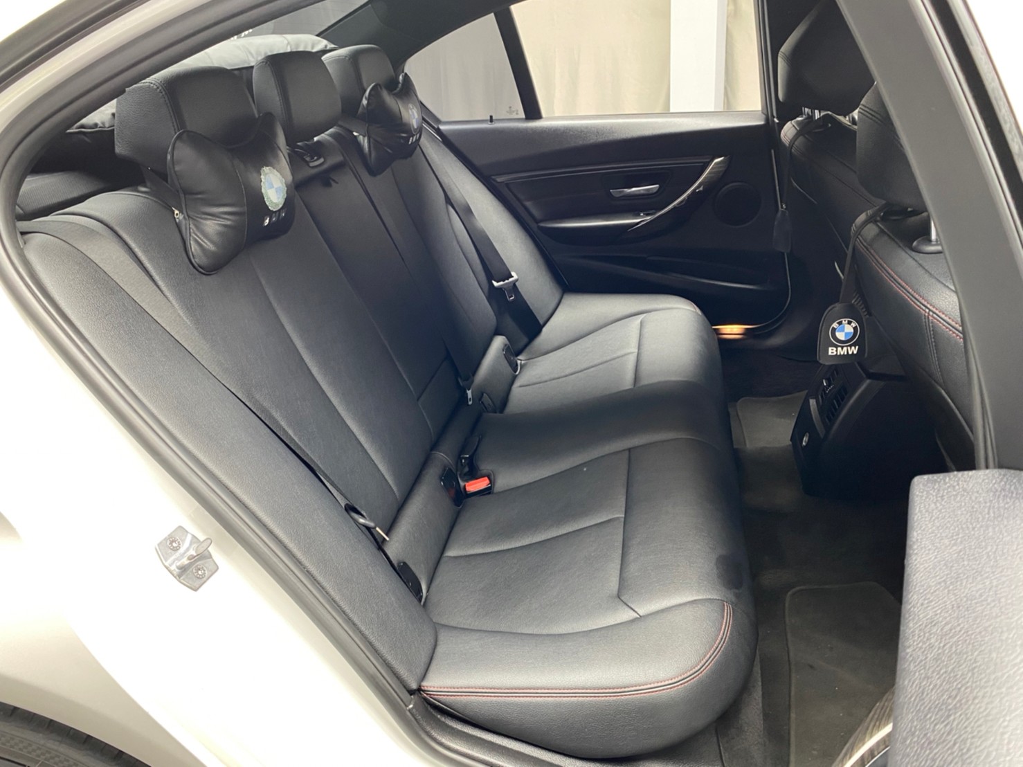 🔥2013 F30 BMW 328i 升級AC五爪鋁圈/MP空力套件/原廠重低音/碳纖維壓尾/龍鱗尾燈 🔥(037)【阿龍中古車 0968-691-205】  第3張相片