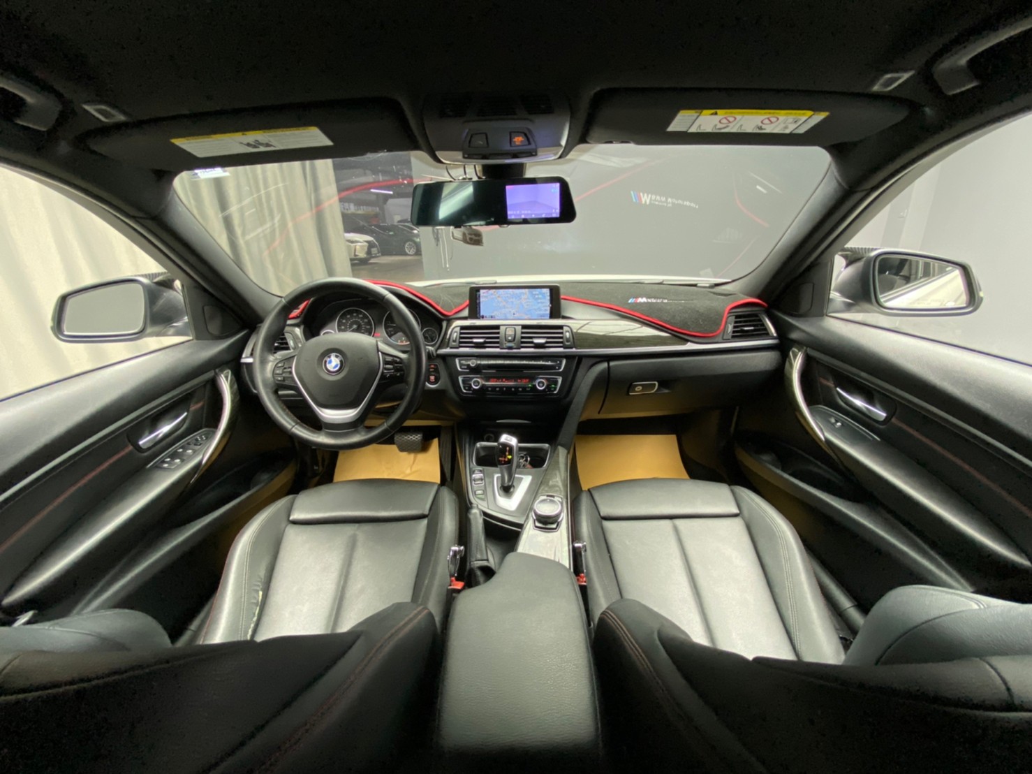 🔥2013 F30 BMW 328i 升級AC五爪鋁圈/MP空力套件/原廠重低音/碳纖維壓尾/龍鱗尾燈 🔥(037)【阿龍中古車 0968-691-205】  第4張相片