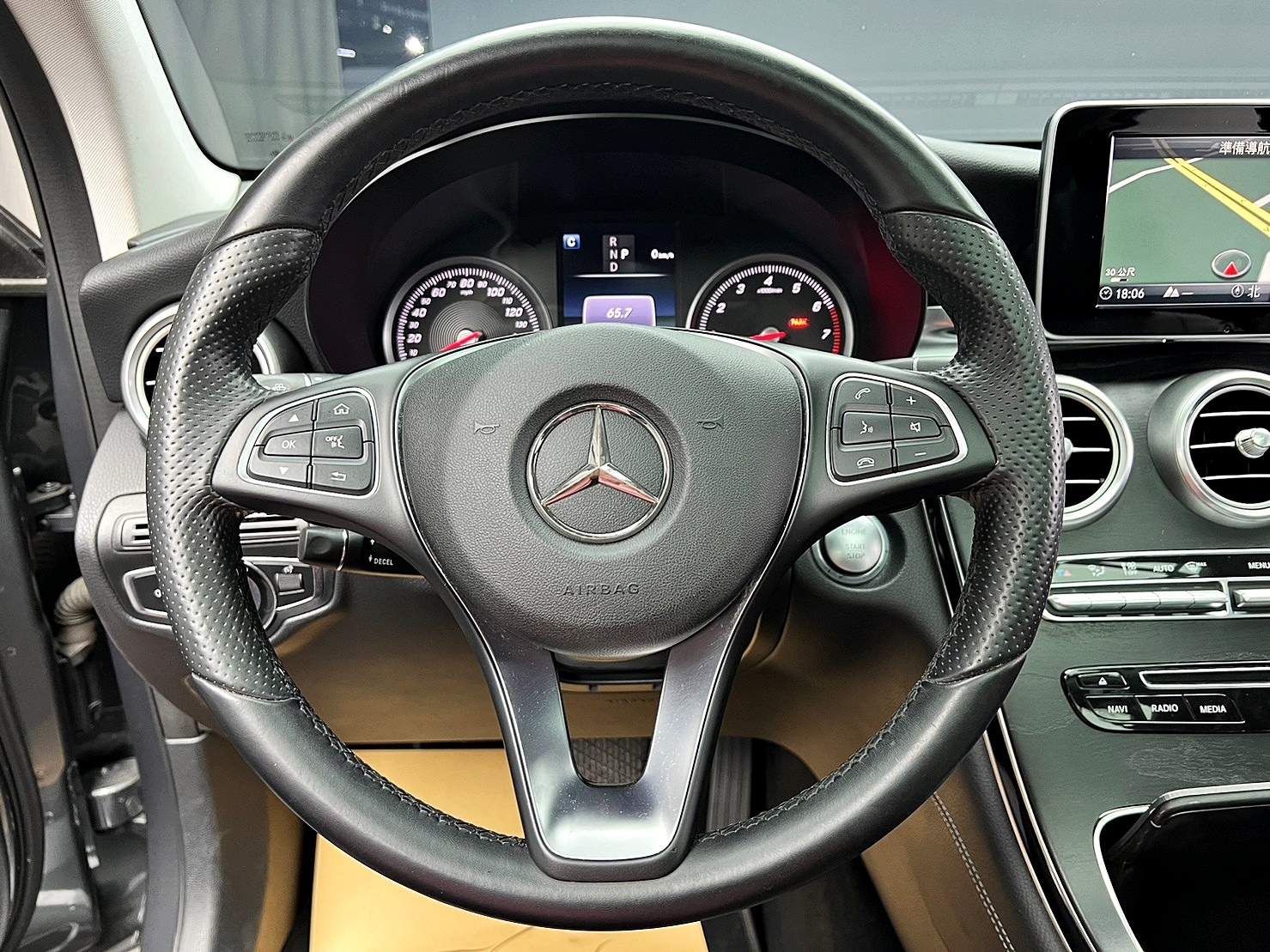 🔥2016 X253 BENZ GLC GLC300 全景天窗/電尾門/盲點🔥(220)【阿龍中古車 0968-691-205】  第5張相片