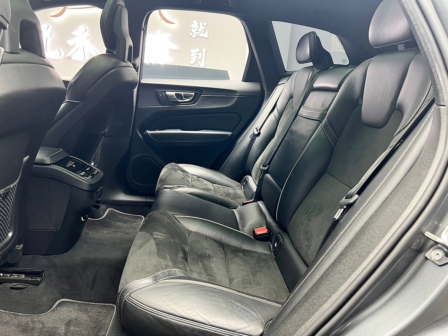 🔥2018式 VOLVO XC60 T6 R版 全景天窗/ACC跟車/自動停車🔥(097)【阿龍中古車 0968-691-205】  第2張相片