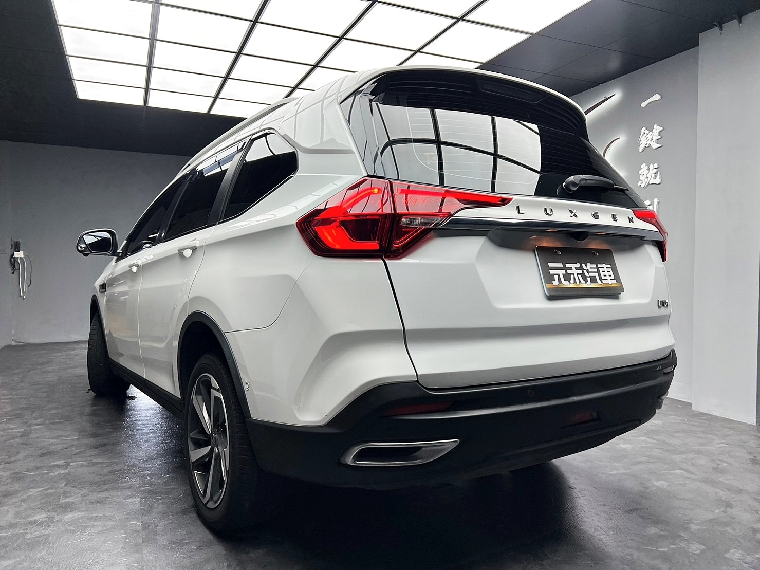 🔥2020 LUXGEN URX 五人AR環景款 選配電尾門/自動停車🔥(163)【阿龍中古車 0968-691-205】  第2張相片