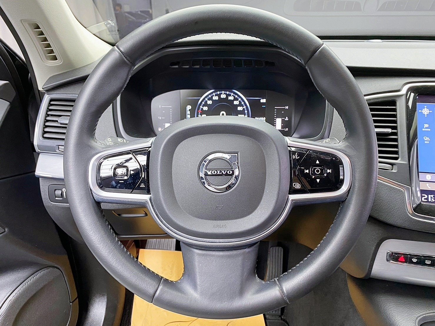 🔥2016 VOLVO XC90 D4 Momentum 頂級柴油 七人座 🔥(166)【阿龍中古車 0968-691-205】  第5張相片