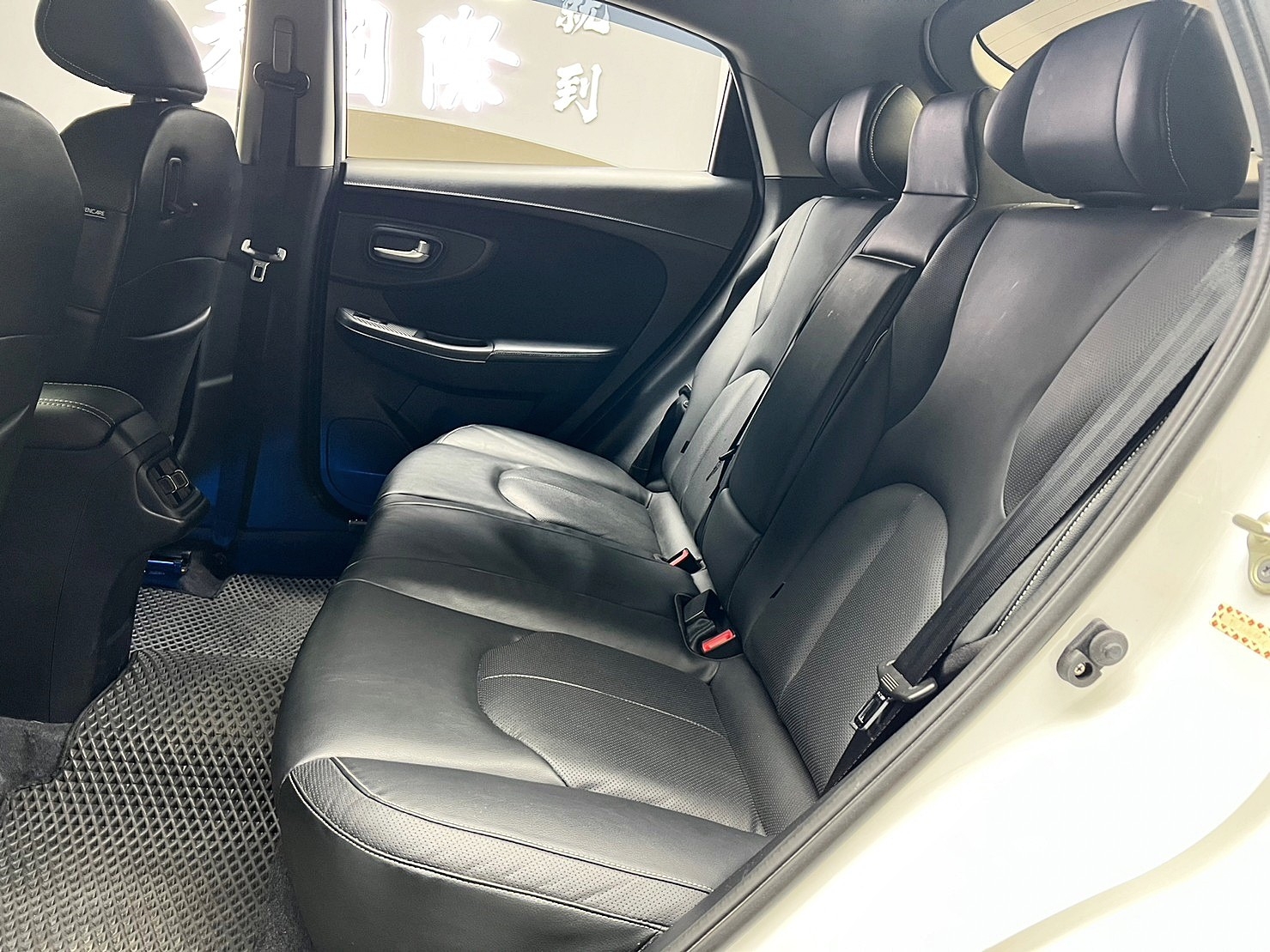 🔥2018 LUXGEN 納智捷 U5 AR環景版 黑白雙色/極低里程🔥(115)【阿龍中古車 0968-691-205】  第2張相片