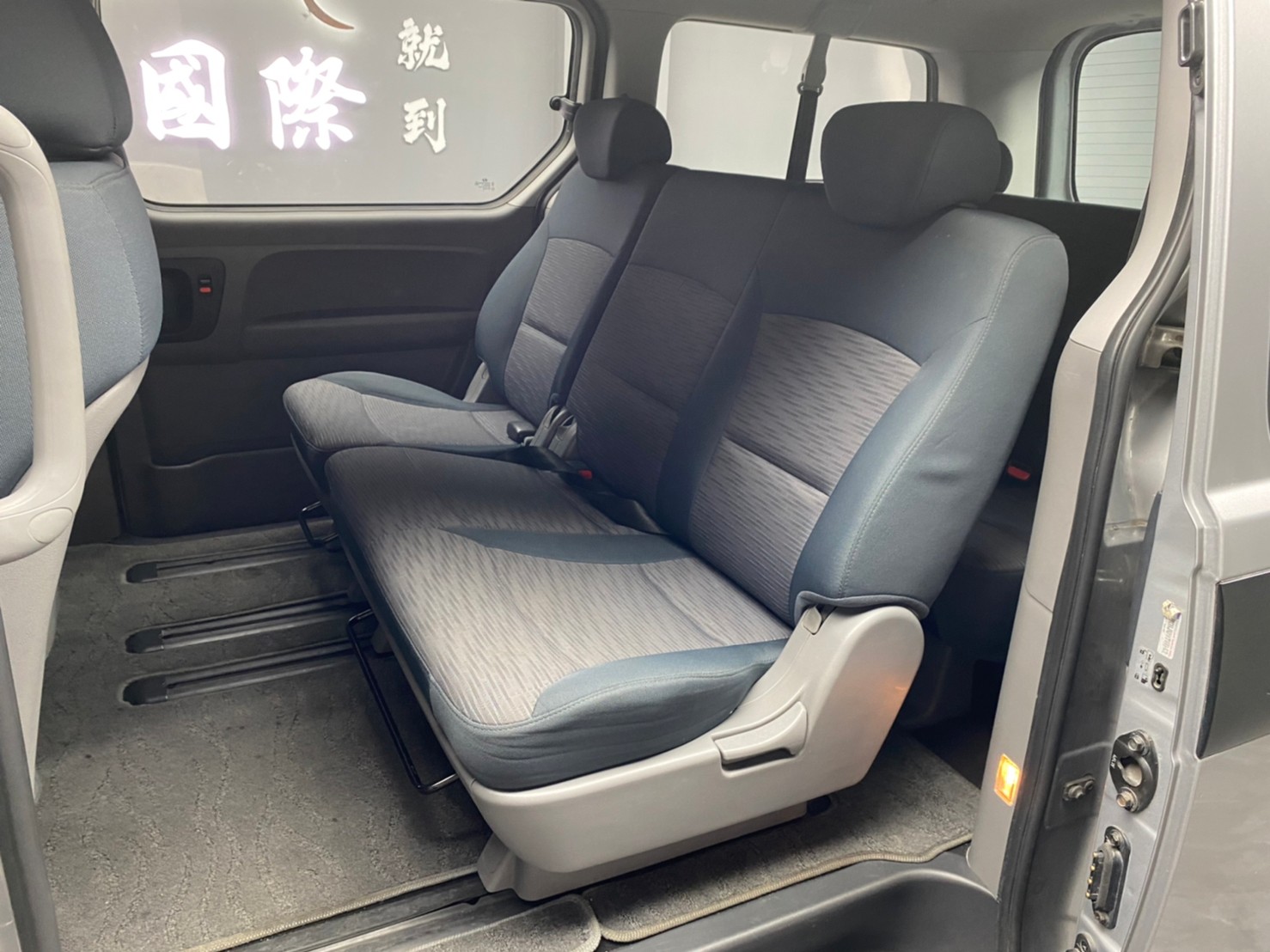 🔥2018 現代 Grand Starex 尊貴型 2.5 柴油九座商務休旅/超大空間🔥(151)【阿龍中古車 0968-691-205】  第2張相片