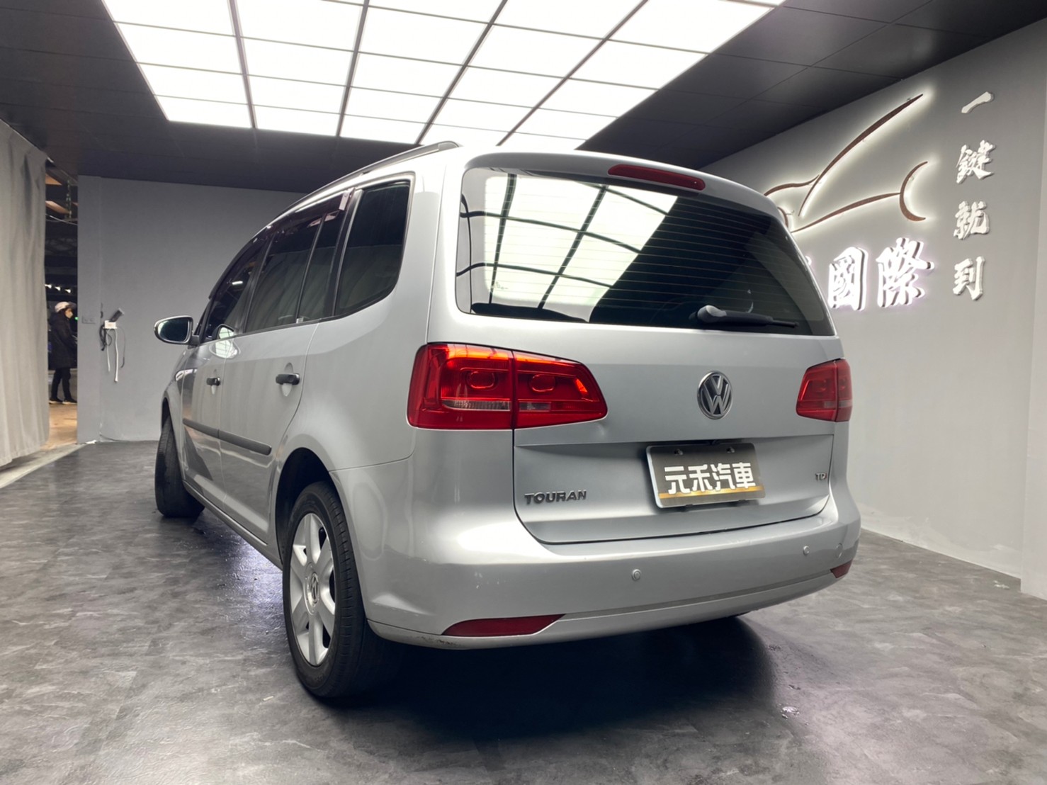 🔥2014 VW 土狼 Touran 柴油七人座/家庭旅遊1台就夠🔥(161)【阿龍中古車 0968-691-205】  第2張相片
