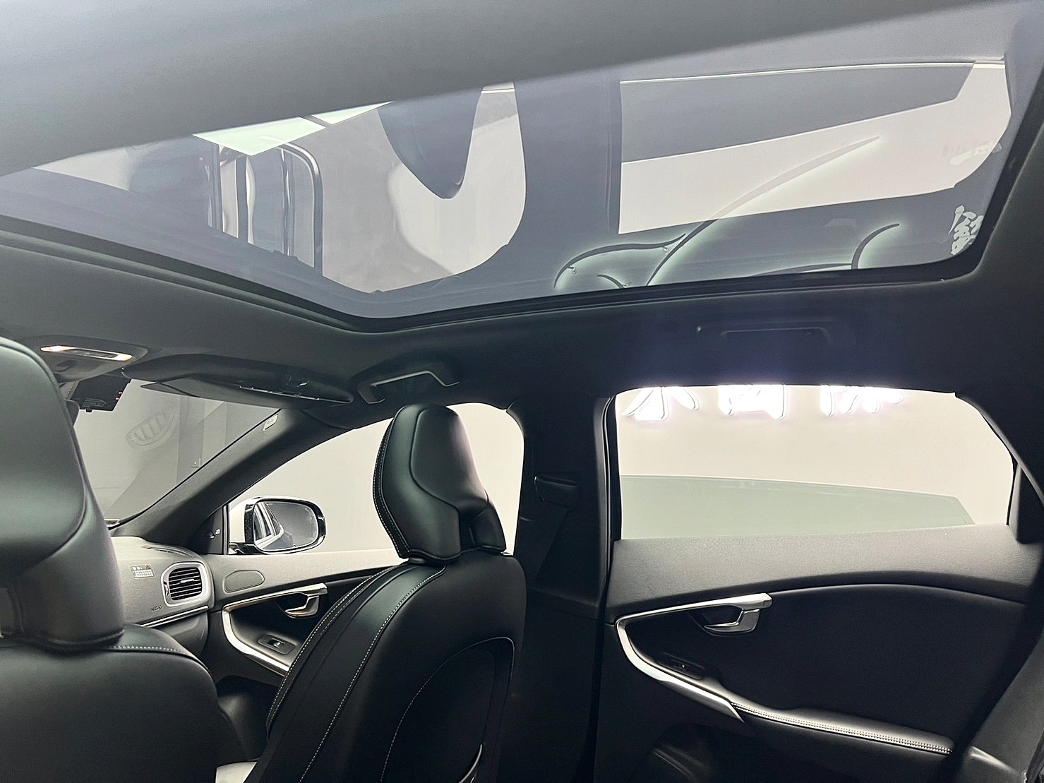 🔥2015 VOLVO V40 D4 R-design 柴油 ACC跟車/盲點/超帥R版外觀套件🔥(180)【阿龍中古車 0968-691-205】  第3張相片