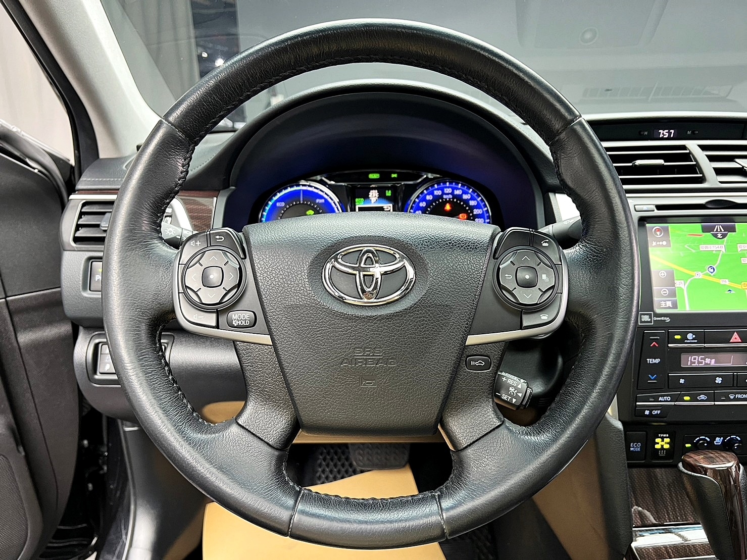 🔥2015 TOYOTA 冠美麗 Camry 油電 旗艦版 /ACC跟車/無線充🔥(223)【阿龍中古車 0968-691-205】  第5張相片