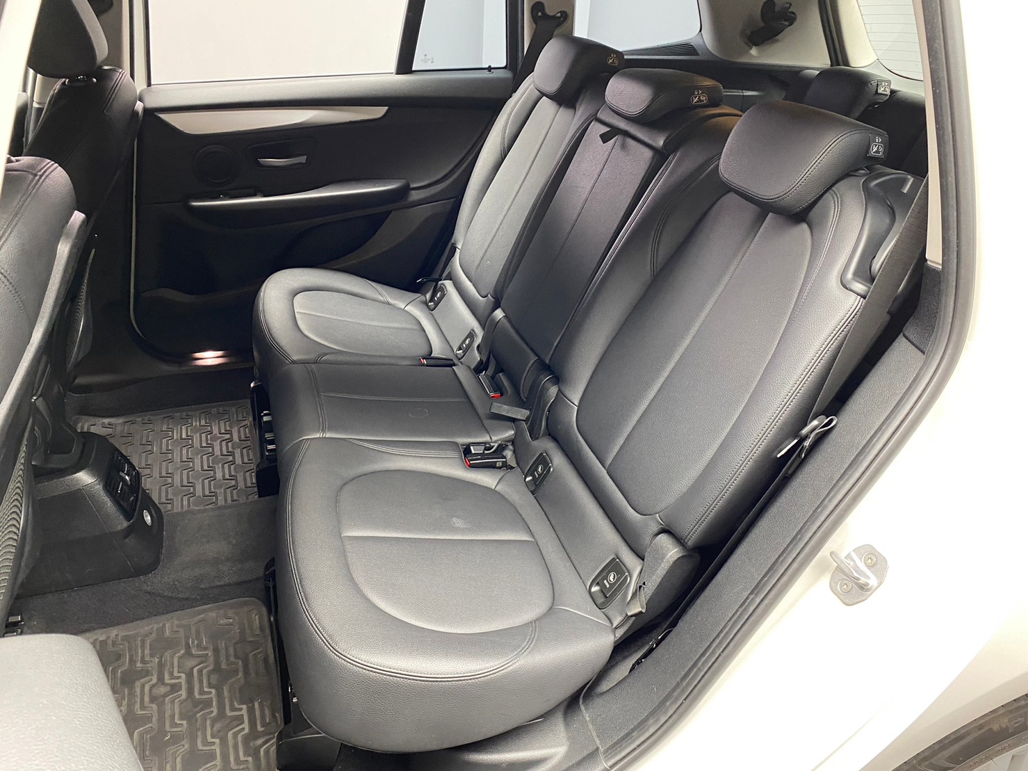 🔥2017 BMW F46 218i GT Gran Tourer 七人座 跨界休旅/電尾門🔥(235)【阿龍中古車 0968-691-205】  第3張相片