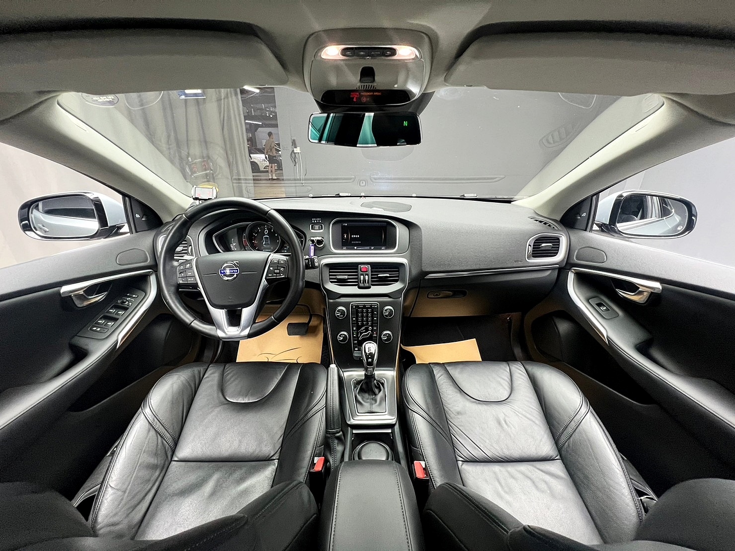 🔥2014式 VOLVO V40 T4 跟車旗艦版 升級胎壓顯示/ 掀背 🔥(124)【阿龍中古車 0968-691-205】  第4張相片