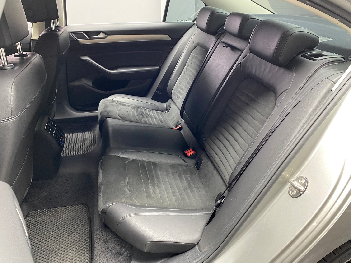 🔥2017 VW 八代改款 帕薩特 Passat 280 TSI CL 1.4 雙電熱椅/CARPLAY 🔥(148) 【阿龍中古車 0968-691-205】  第2張相片